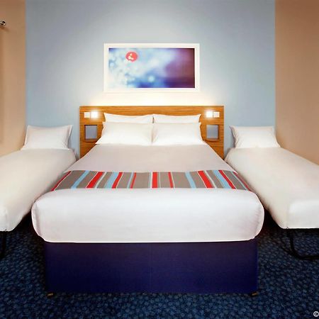 Ramada Encore York Exterior photo